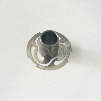 Συγκρότηση δίσκου ελατήριας μετάλλου ακριβείας. Μεταποιημένα μεταλλικά εξαρτήματα. Μέρος ελέγχου αυτοκινήτου.